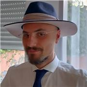 Docente di liceo con 4 anni di esperienza impartisce ripetizioni di latino, italiano, storia e geografia per ragazzi delle scuole superiori e delle scuole medie